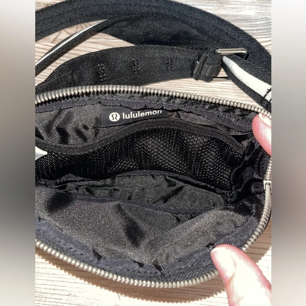 lululemon athletica compact crossbody